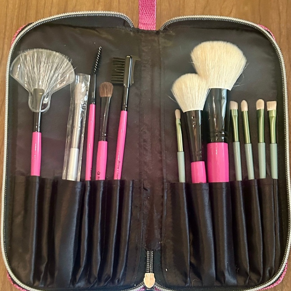 Brand New Makeup Brushes & Case -3 brands: BELLA EN ARGENT, Royal Langnickel…
